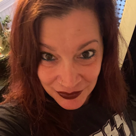 Meet your Posher, Karen - Picture 2 of 2